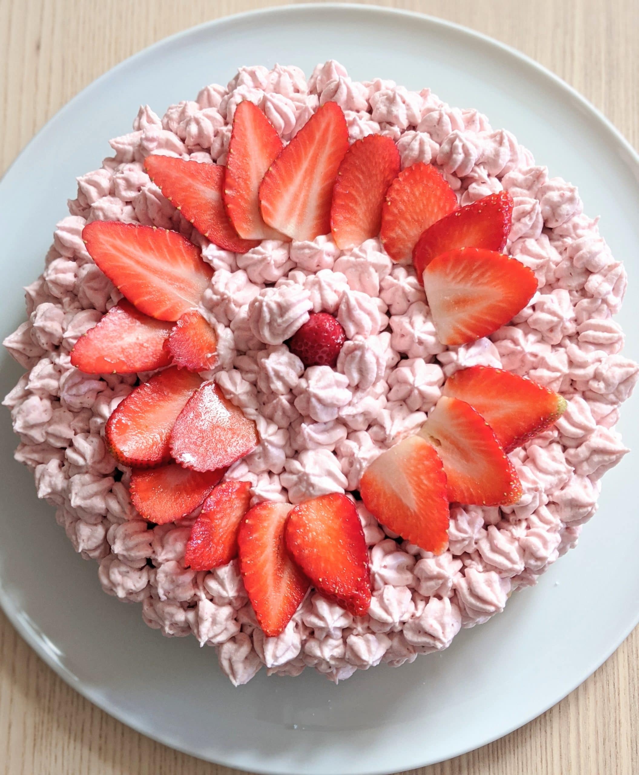 Tortenboden mit Erdbeercreme &amp;gt; Nelkenpfeffer